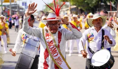 Gabriel Marriaga gozándose la Gran Parada de Comparsas, en la Vía 40.