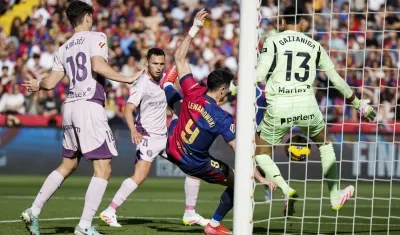 Robert Lewandowski marca el segundo gol del Barcelona ante el Girona.
