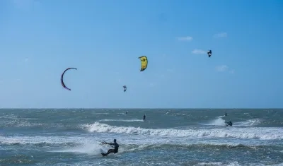 Las competencias de kitesurf y windsurf se realizarán en la Náutica Salinas del Rey.