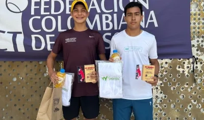 Chetan Vásquez, campeón en 18 años, y Mateo González, subcampeón.