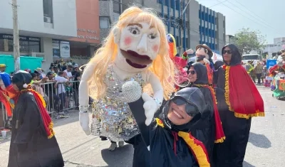 Shakira fue una de las homenajeadas por el disfraz colectivo.