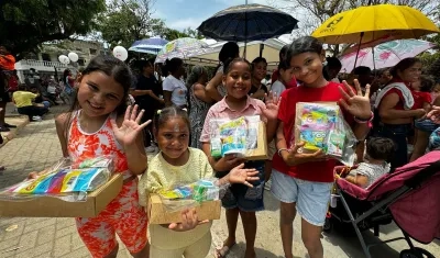 Niños disfrutaron en los espacios de juego. 