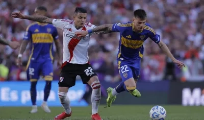 Kevin Castaño en acción de juego durante el superclásico.