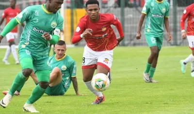 Acción de juego del partido entre Real Soacha y Barranquilla.