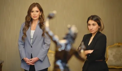 Kristi Noem y Laura Sarabia en la visita de la secretaria estadounidense a Bogotá.