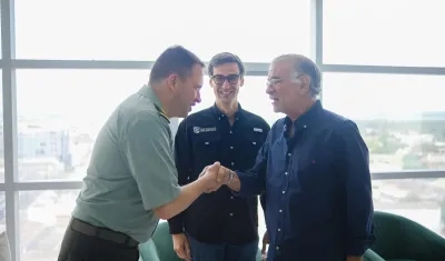 Director de la Policía, General Carlos Triana, junto con el gobernador Eduardo Verano. 
