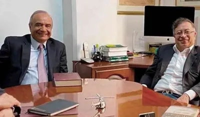 El abogado Héctor Carvajal y el Presidente Gustavo Petro.