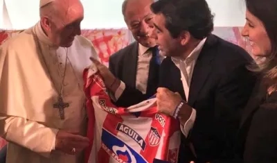 El Papa Francisco y el Alcalde Alejandro Char.