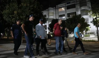 El Alcalde Alex Char entregando el tramo vial.