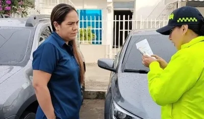 Mayra Alejandra Zapata Gómez sería la falsa médica contratada por los exgerentes. 