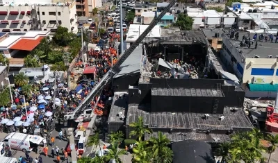  Fotografía de los trabajos de rescate en la discoteca Jet Set.