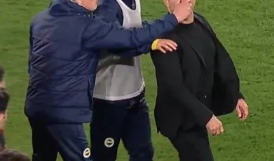 José Mourinho le jaló la nariz a Okan Buruk, técnico de Galatasaray.