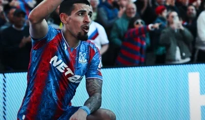 Daniel Muñoz celebrando su gol.