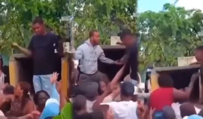 Imágenes del 'cobradiario' exigiendo el pago de la deuda. 