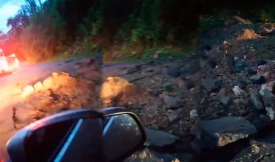 La vía sufrió daños tras la activación de los artefactos explosivos.