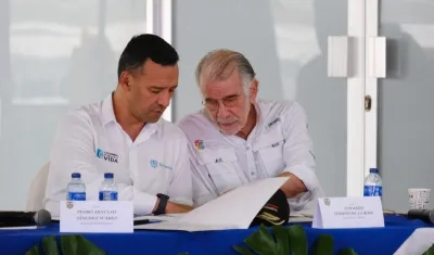 El ministro de Defensa, Pedro Sánchez; y el gobernador Eduardo Verano durante el Consejo de Seguridad. 