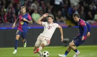 El mediapunta alemán Thomas Müller (centro).