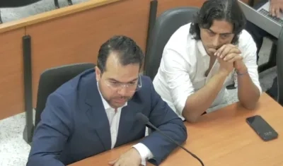 Nicolás Petro y el abogado Alejandro Carranza.