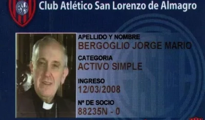 El carnet de socio del Papa en San Lorenzo.