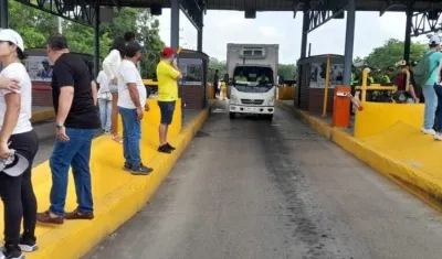 Imagen de una de las protestas en el peaje de Sabanagrande.