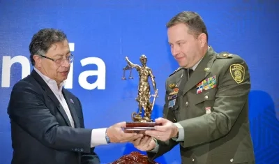 Presidente Gustavo Petro y el General Carlos Triana. 