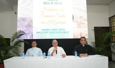 Obispo auxiliar Edgar Mejía, Monseñor Pablo Emiro Salas, Padre Jaime Marenco, en rueda de prensa. 