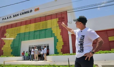 Alcalde Char durante su visita al Paso San Camilo. 