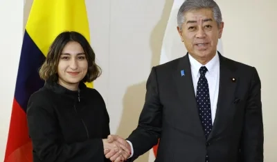 Takeshi Iwaya y Laura Sarabia, ministros de Asuntos Exteriores de Japón y Colombia.