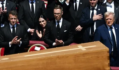 El Presidente de Francia, Emmanuel Macron (izquierda), y Donald Trump (derecha).