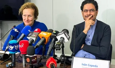 Jefa de la Delegación del Gobierno en la Mesa de Diálogos de Paz con el ELN, Vera Grabe y el senador Iván Cepeda.