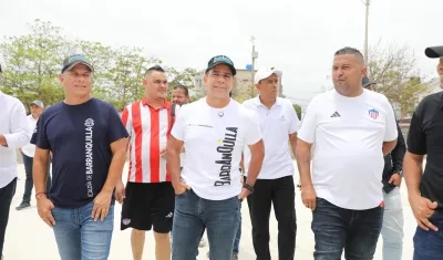 El alcalde Alejandro Char visitando obras en La Pradera.