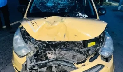 Taxi involucrado en el accidente. 