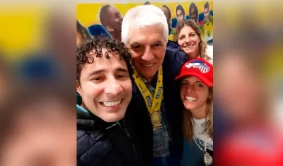 Julio Comesaña y Jorge Bolaño en Bogotá tras la conquista de la novena estrella del Junior, en 2019.