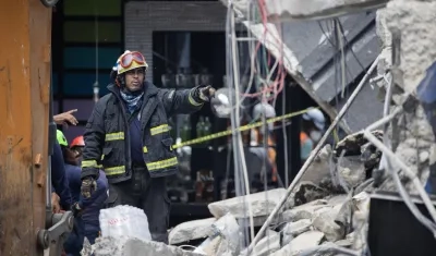 Equipos de rescate continúan la búsqueda por los desaparecidos.