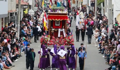 Colectivos eclesiásticos participan de la procesión en homenaje al Señor del Humilladero.