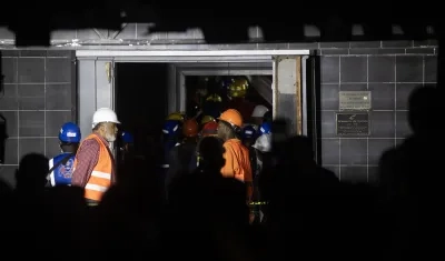 Rescatistas trabajan en la discoteca Jet Set, República Dominicana.