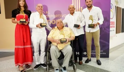 Grupo de ganadores del Premio al Mérito Deportivo Equinorte. 