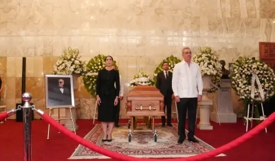 El presidente Luis Abinader llegó al Teatro Nacional.