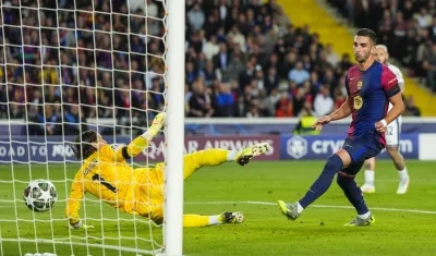 Ferrán Torres anota el segundo gol del Barcelona. 