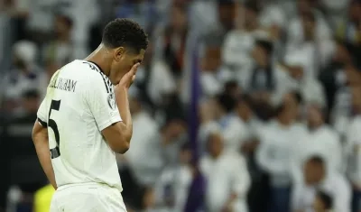 La frustración de Jude Bellingham tras quedar sentenciada la eliminación del Real Madrid. 