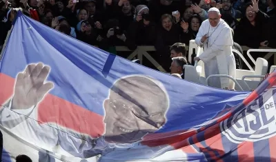 El Papa Francisco durante un homenaje que le rindió la hinchada de San Lorenzo.