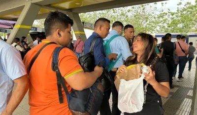 Dina Luz Pardo, jefa de la Oficina de Servicios Públicos, durante la jornada de pedagogía.