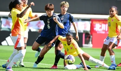 Acción del partido entre Colombia y Japón, este domingo en Osaka. 