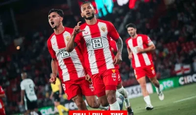 El samario Luis Suárez celebra uno de sus goles al Racing de Ferrol.