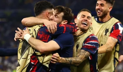 Jugadores del PSG celebrando uno de los goles en la final.