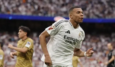 Kylian Mbappé celebrando uno de sus goles a la Real Sociedad.