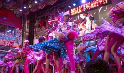 Bailarines durante una presentación en Cali.