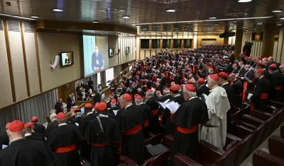 Cardenales reunidos en el Vaticano.