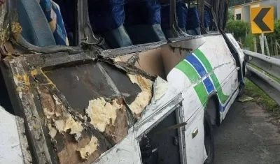 Aspecto del bus tras el accidente. 