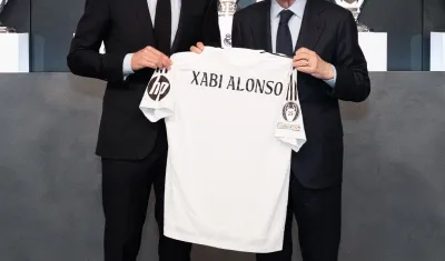 Xabi Alonso y Florentino Pérez.